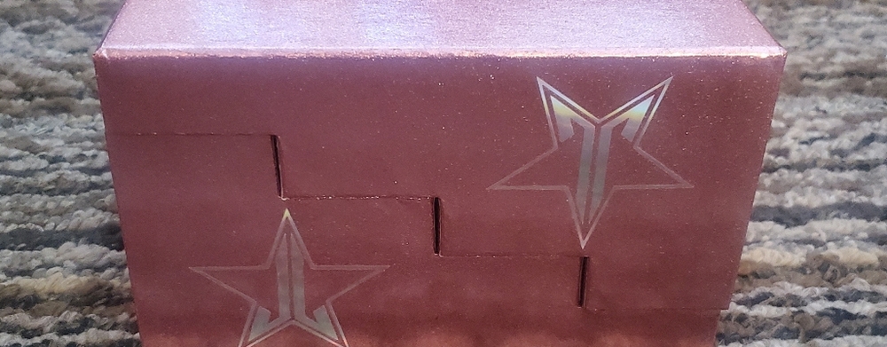 Pink Jeffree Star lipstick holder